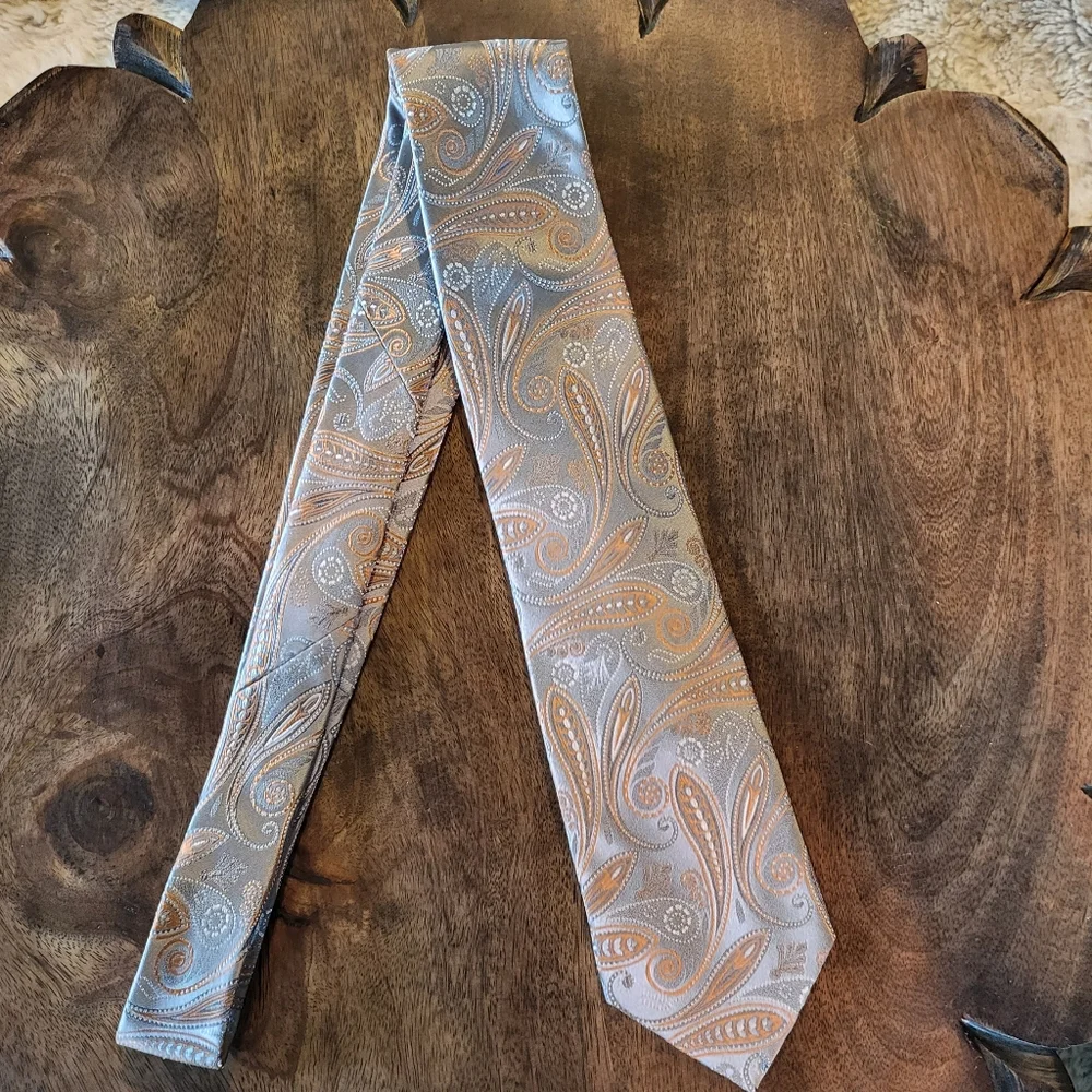 Stafford Paisley Tie in Silver and Burnt Orange